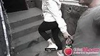 Deutsches Teen in der Bar gefickt