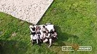 Zwei geile Weiber und ein glücklicher Kerl beim Outdoor Sex mit den geilen Schlampen