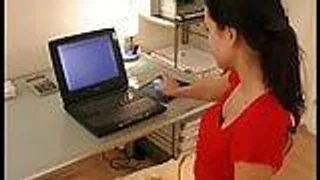 Erwischt - Stiefvater vögelt mit jungem Mädchen und schluckt