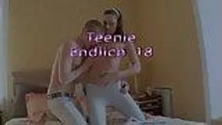 Endlich 18 - Anal Fickspiele mit einerm niedlichen Teen