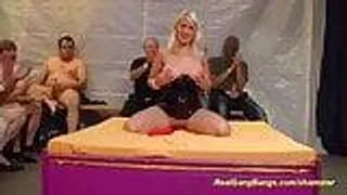 Deutsche Teens bei ihrem ersten Gruppensex